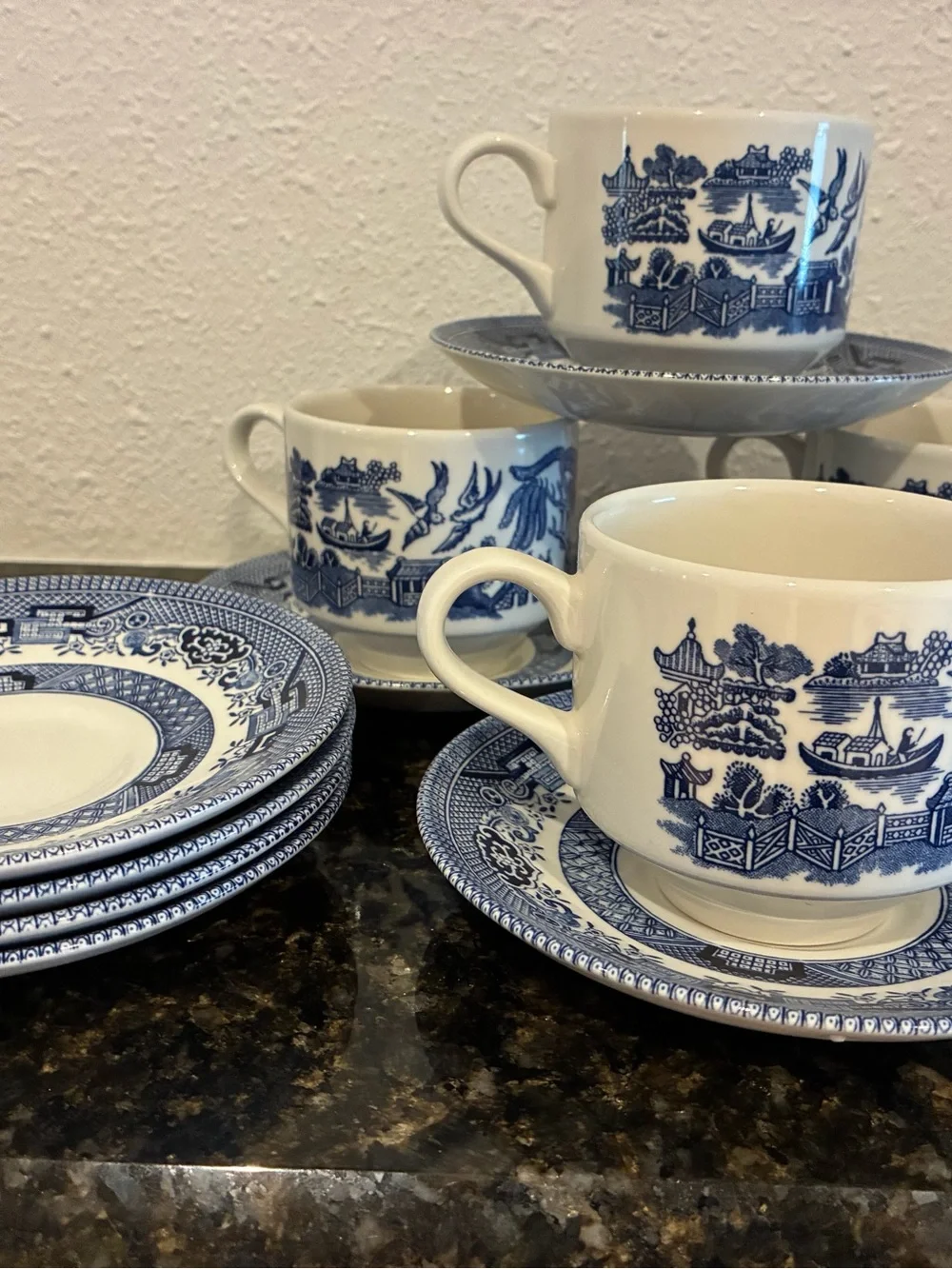 Churchill 4 blue/White Porcelain Tea Cups/saucers Classic Willow Style England